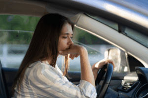online therapy 12 A woman suffering from social anxiety sits in her car.